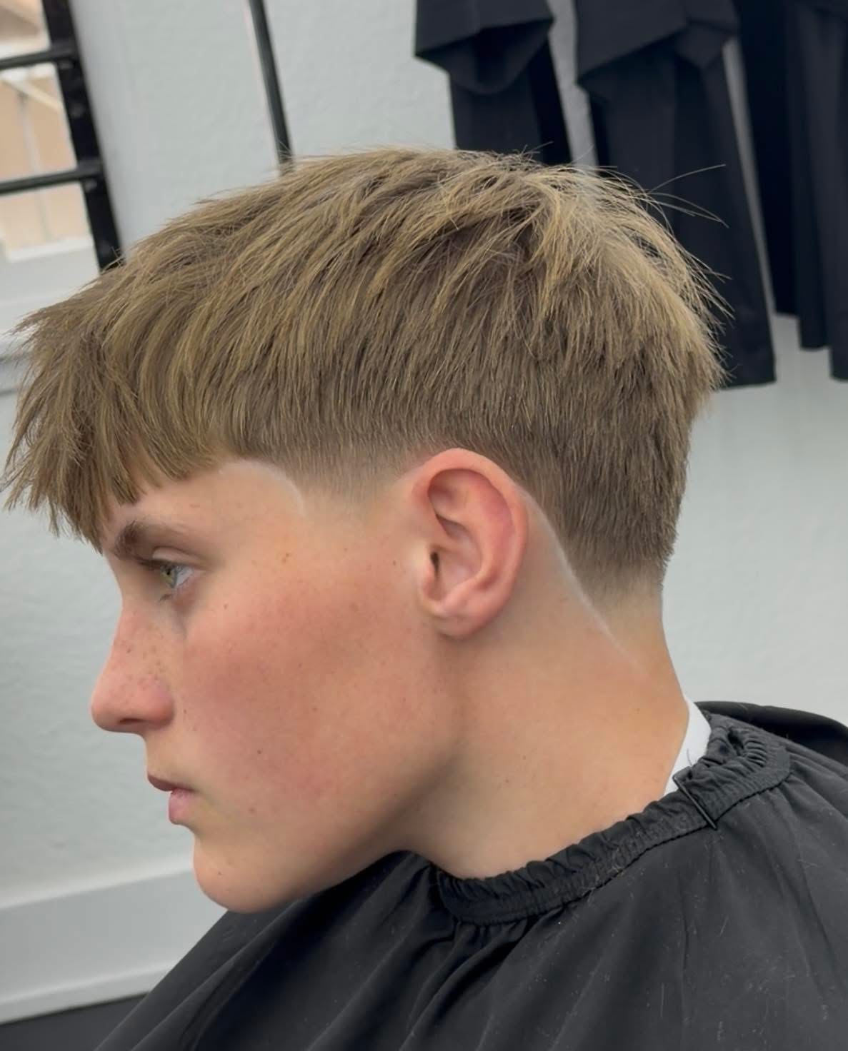 Textured fringe with a low fade